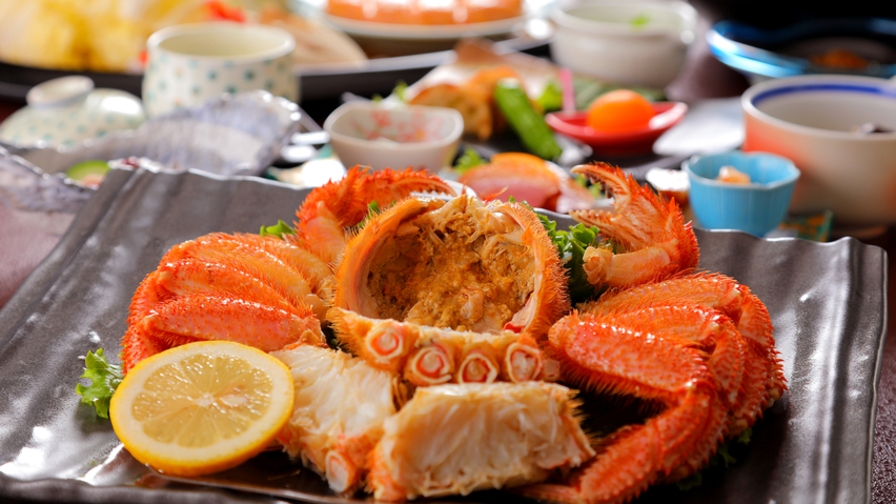 【楽天月末セール】お肉も魚介もどっちも美味しい！『地鶏鍋+カニ』をご賞味あれ